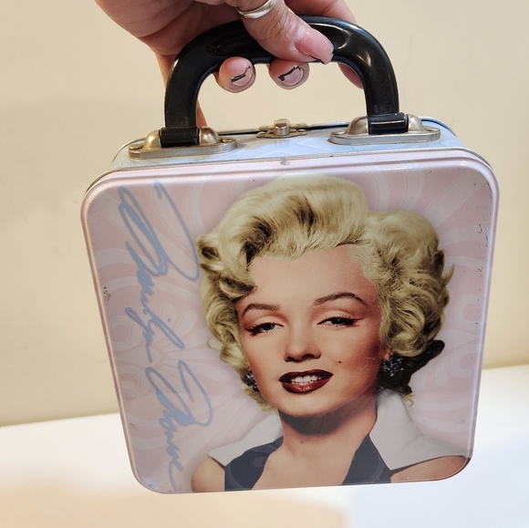 Marilyn Monroe Handbags - Marilyn Monroe Square Tin Tito Metal Lunch Box